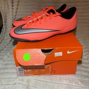 Nike mercurial Victory Indoor soccer cleats